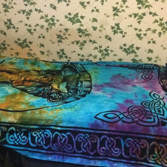 BEAUTIFUL CRYSTAL SPREAD BLANKET/WALL BLANKET!!! - Picture 2 of 2